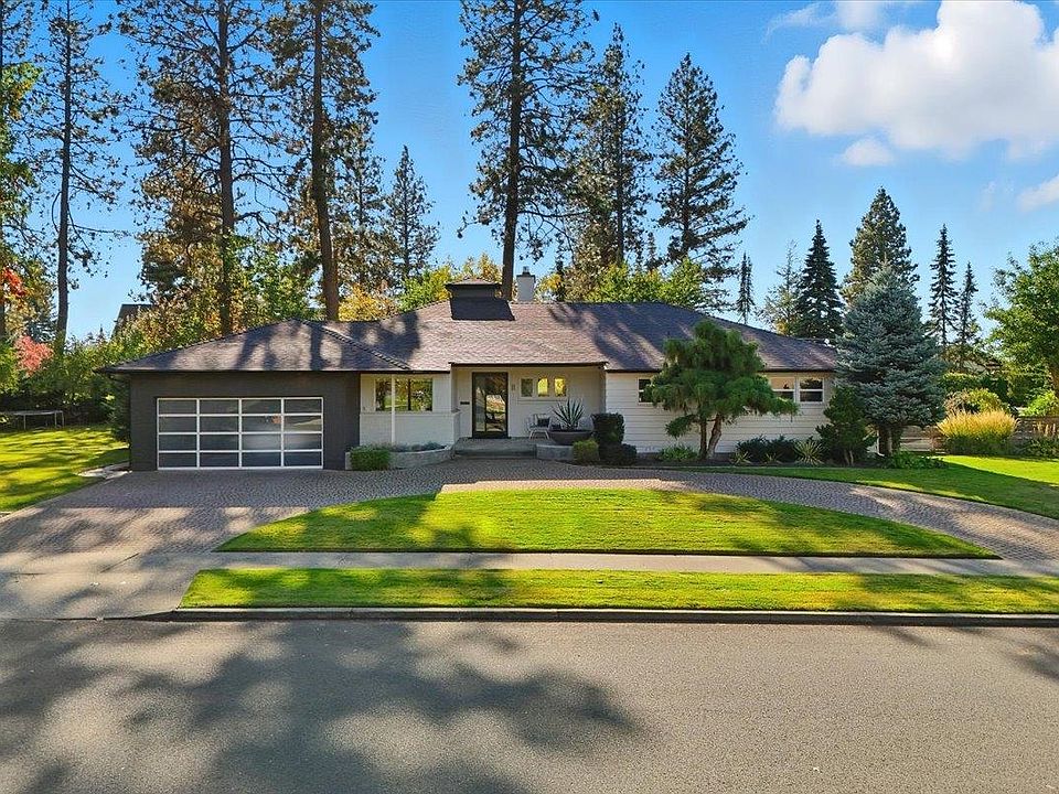 1st image of 11 W 40th Ave
