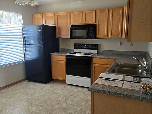 3rd image of 42 Kingston Dr