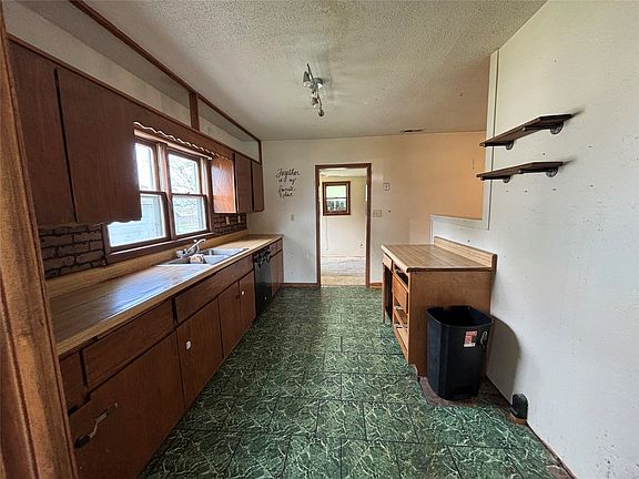 5th image of 605 3rd St
