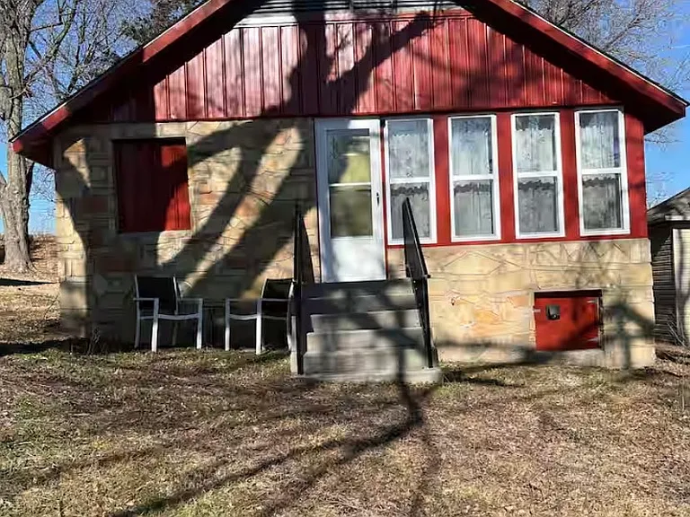 217 W Hickory St — Photo 2