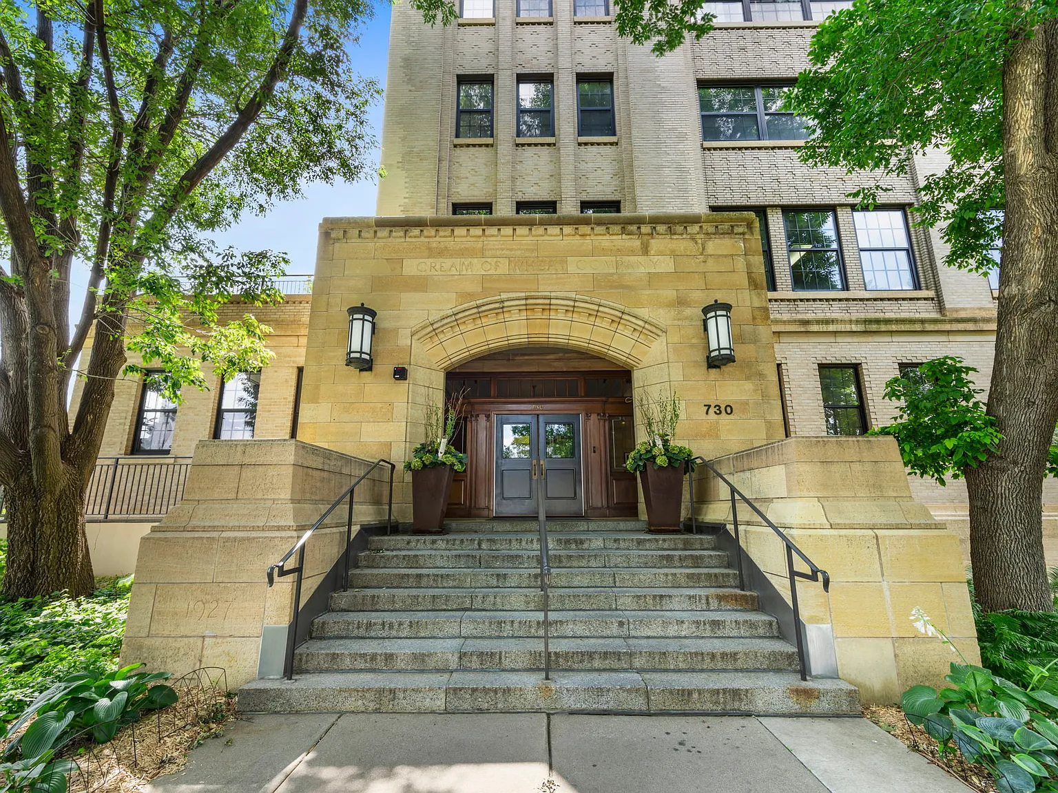 2 bed, 1045 sqft, $2,300 — Photo 4