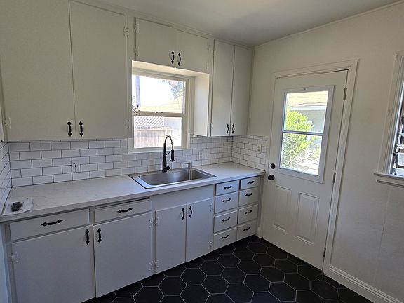 4th image of 4106 E Theresa St #B