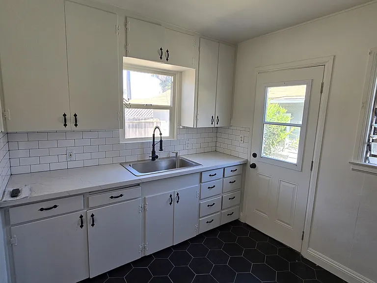 4106 E Theresa St #B — Photo 4