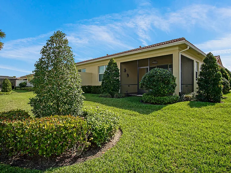 24060 SW Firenze Way — Photo 2