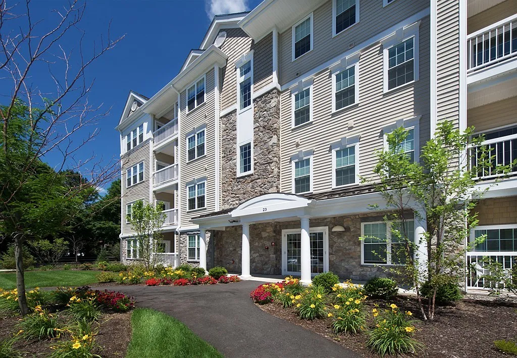 1 bed, 920 sqft, $2,400 — Photo 1
