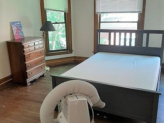 4th image of 115 Hudson St #115