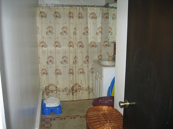 4th image of 5241 N Rockwell St #2