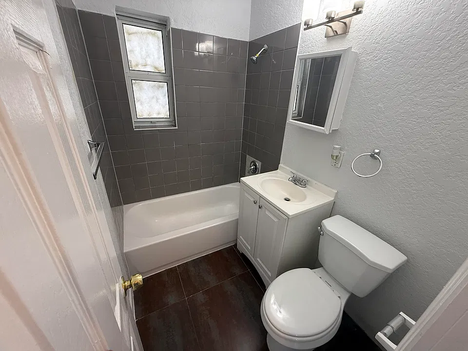 1642 NW 13th Ct