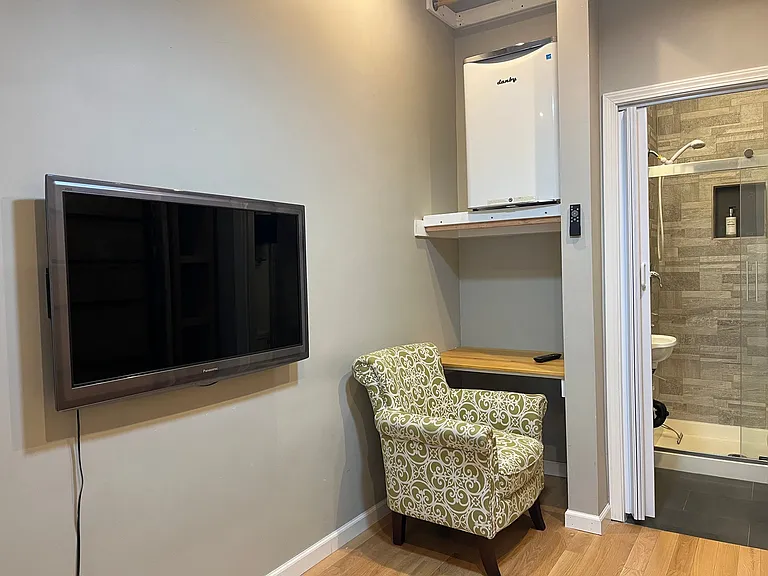 484 Linden St #B — Photo 3