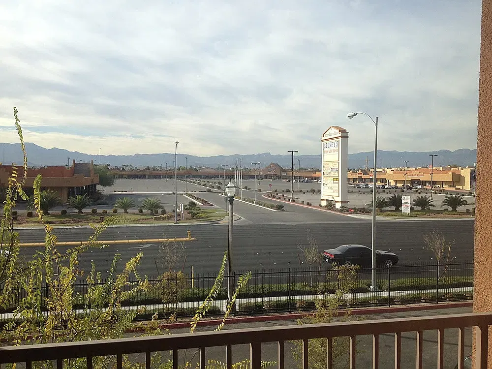 2 bed, 1048 sqft, $1,600 — Photo 3