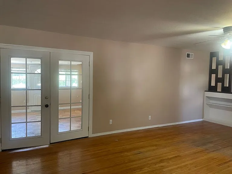 561 Cottonwood St — Photo 2