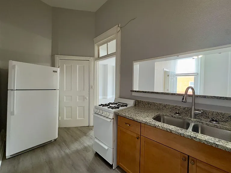 For Rent: Spacious Urban Living at 1322-1324 Eutaw Pl Your Ideal City Dwelling! — Photo 12