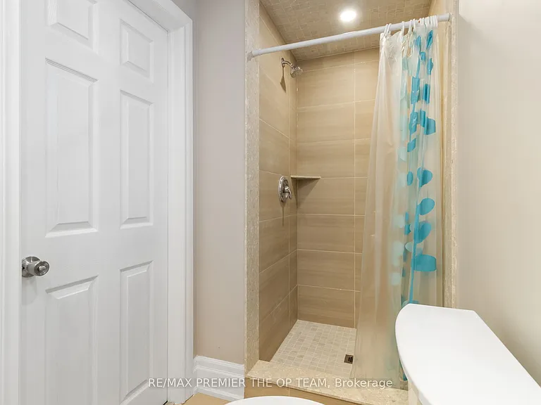 17 True Blue Cres — Photo 41