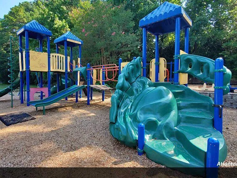 27 Peachtree Hills Ave NE — Photo 42