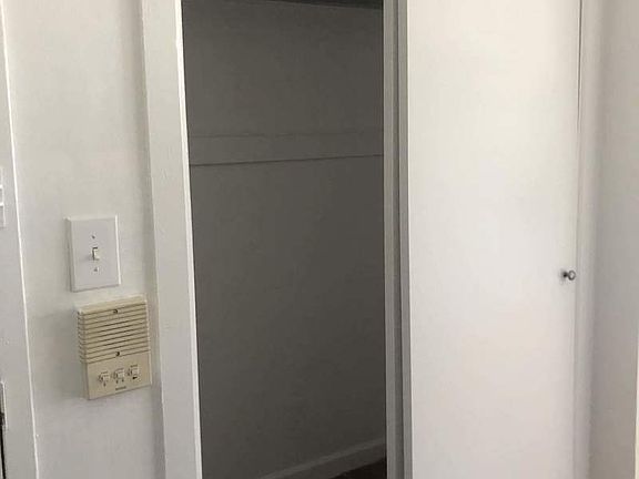 3rd image of 166 Norfolk St APT 5A