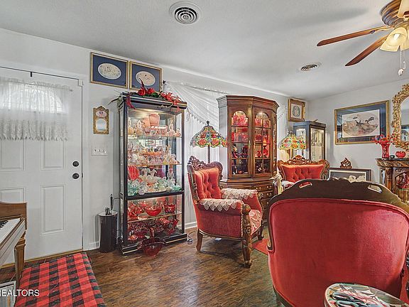 5th image of 324 Fenway Dr