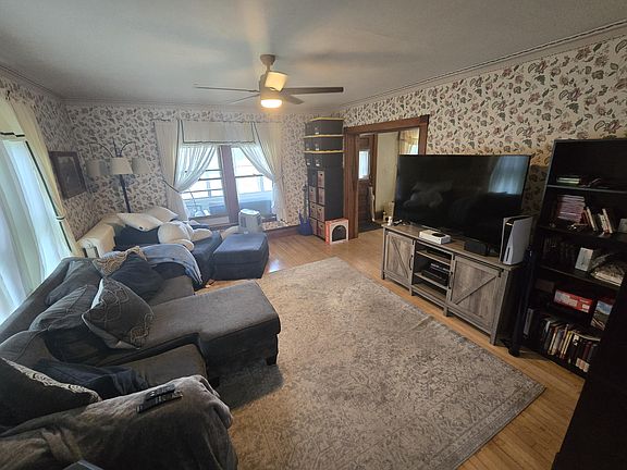 4th image of 156 Stillwater Avenue