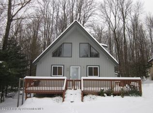 393 Tarot Ct, Lake Ariel, PA 18436