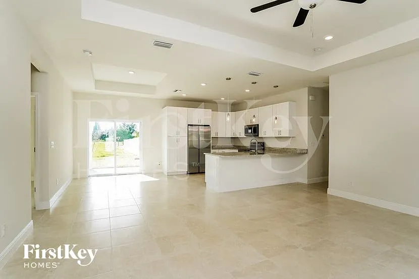 3 bed, 2.0 bath, 1464 sqft, $1,795 — Photo 2