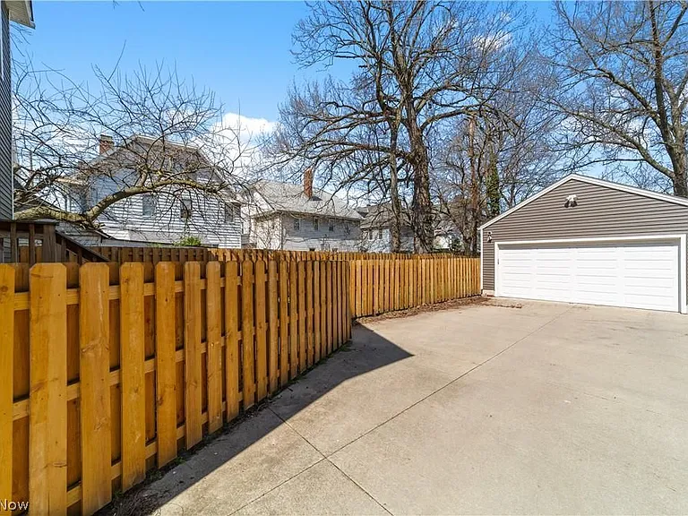 11813 Wade Park Ave — Photo 37