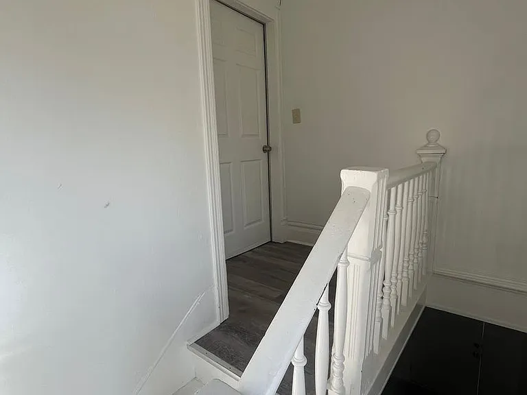 2922 Bank St — Photo 10