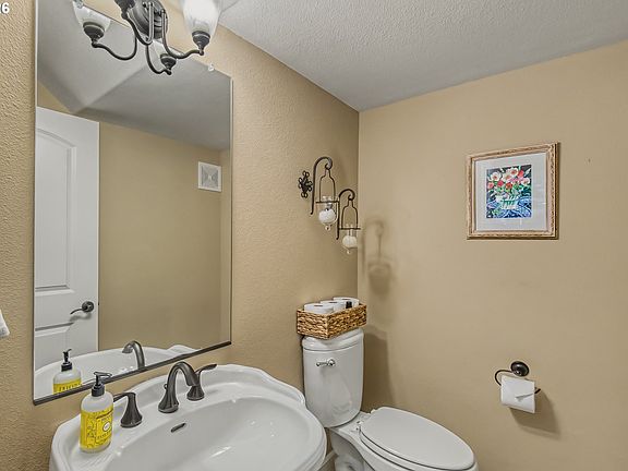5th image of 13090 SW Madison Ct