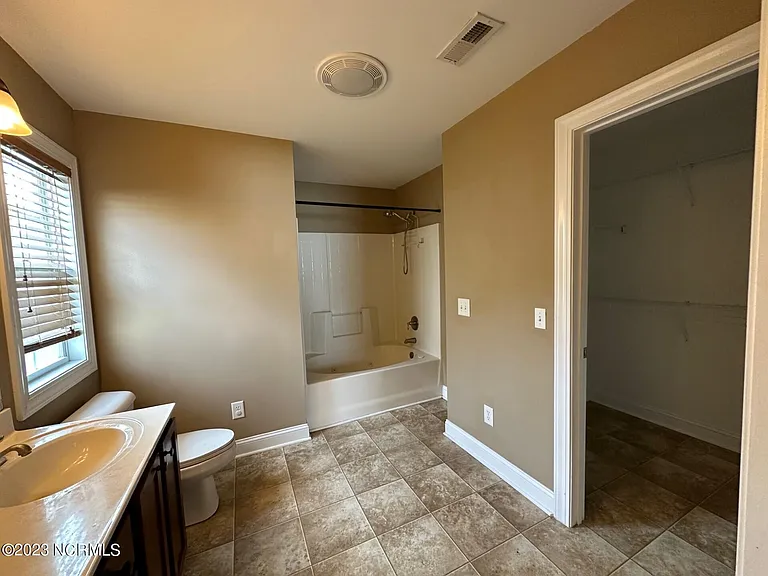 2533 Saddleback Dr #B — Photo 11