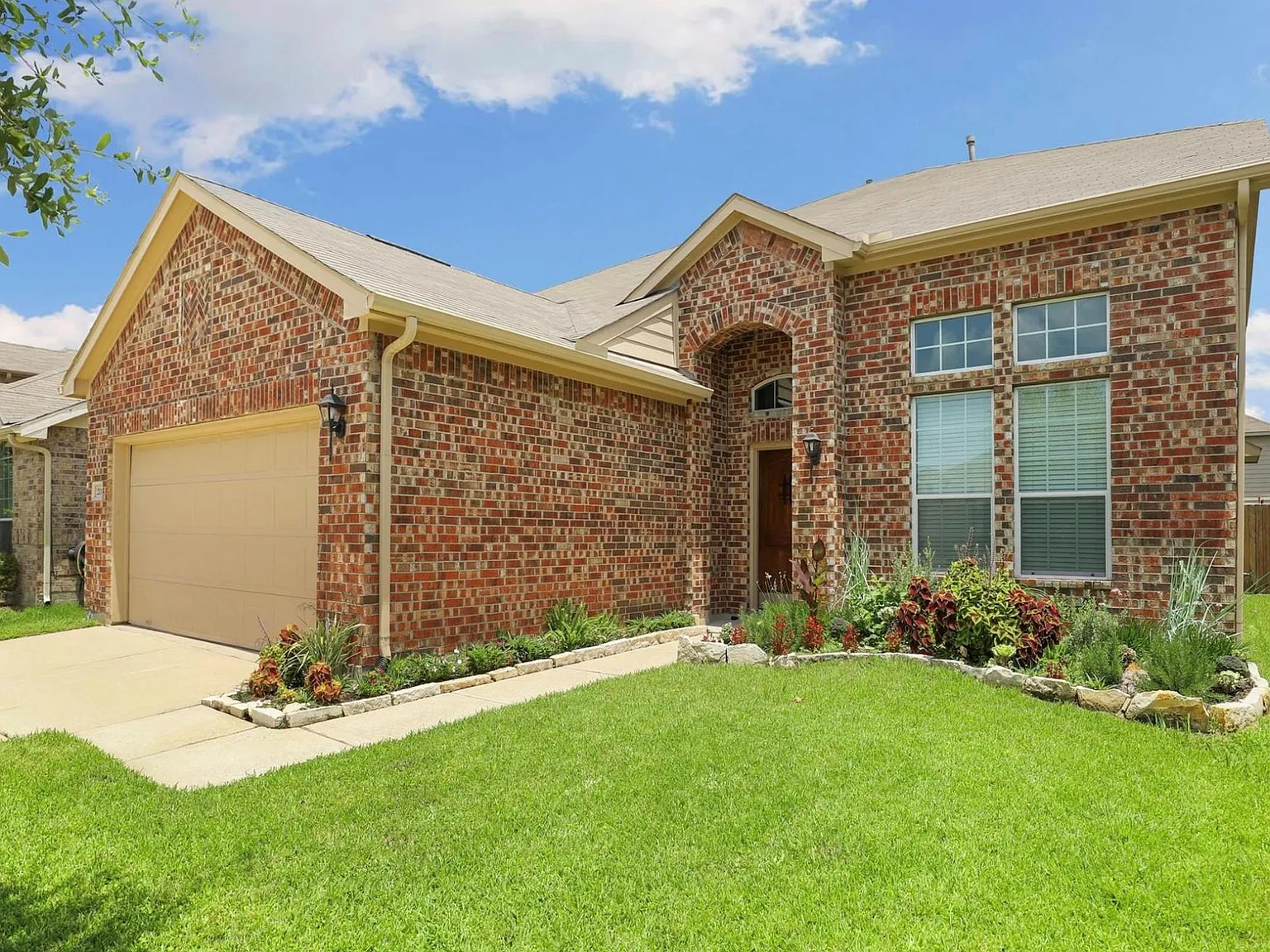 4 bed, 3.5 bath, 3053 sqft, $2,850 — Photo 2