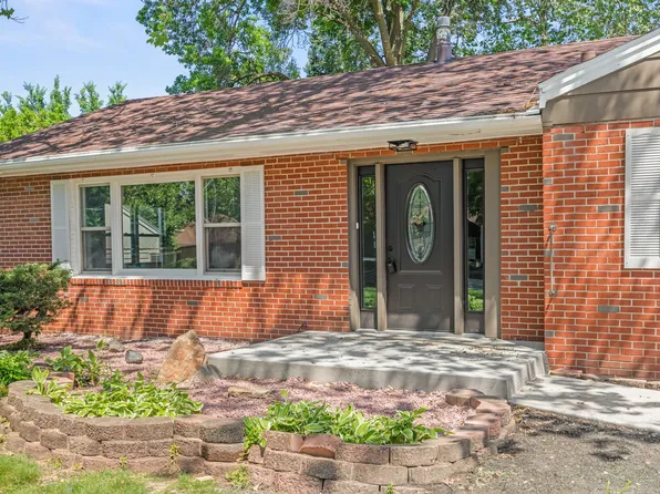 6619 Sunset Ter, Windsor Heights, IA 50324
