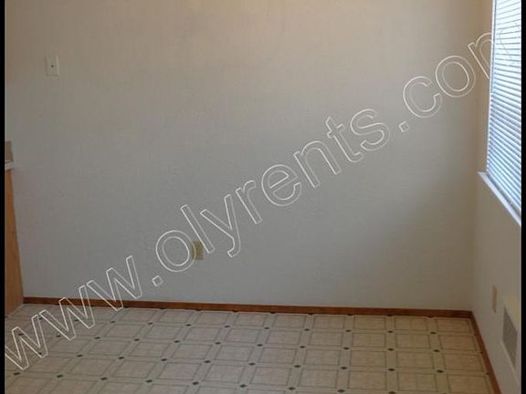 4th image of 1020 Boundary St SE