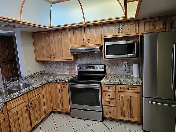 15 E Willow Ave — Photo 10