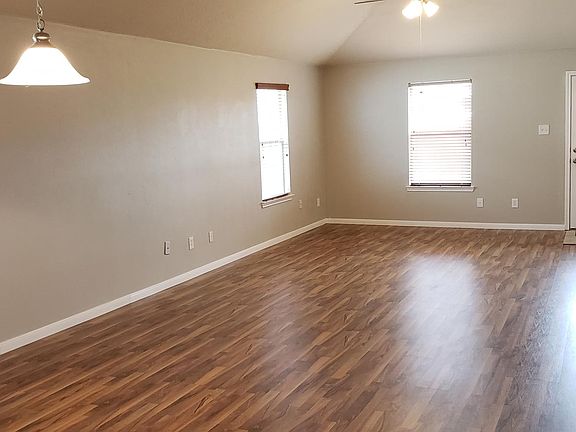 Huge Dining and living rooms with open floor plan, vaulted ceilings and Laminate floors!