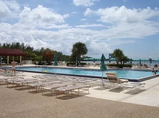 100 Bayview Dr #12 — Photo 8