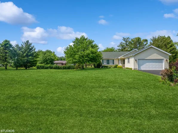 8001 Walker St, Harvard, IL 60033