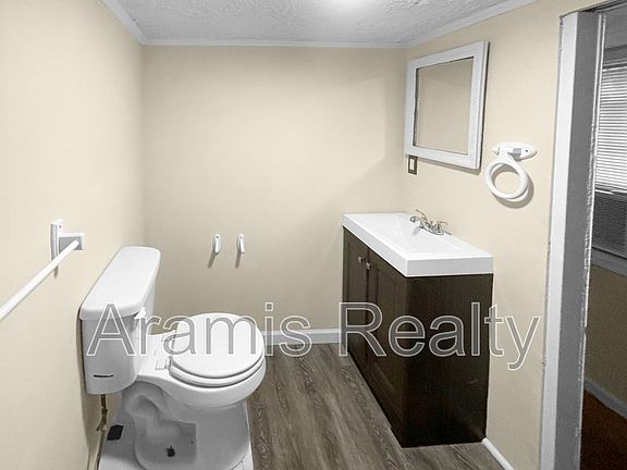 4th image of 802 N Park St Unit D-1