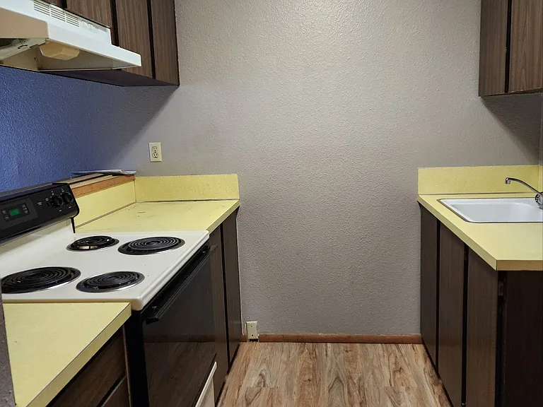 200 E 2nd St #104 — Photo 4