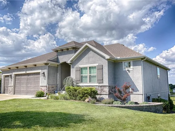 19638 Barstow St, Spring Hill, KS 66083