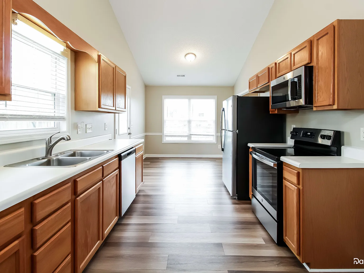 3 bed, 2.0 bath, 1508 sqft, $1,990 — Photo 3