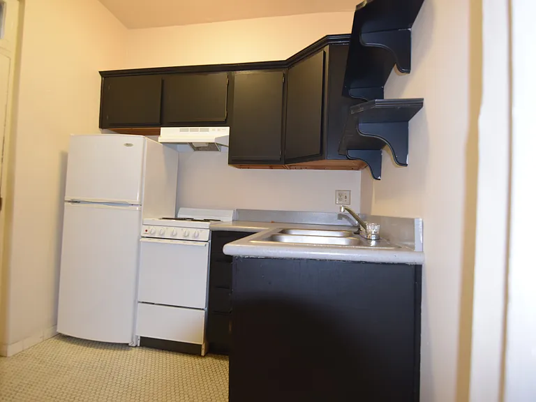 Greystone Court Apartments — Photo 23