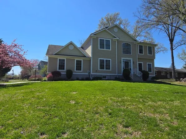 226 Ark Rd, Mount Laurel, NJ 08054