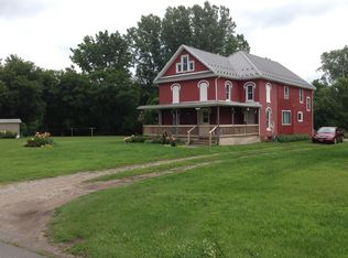 9760 Ridge Rd, Middleport, NY 14105