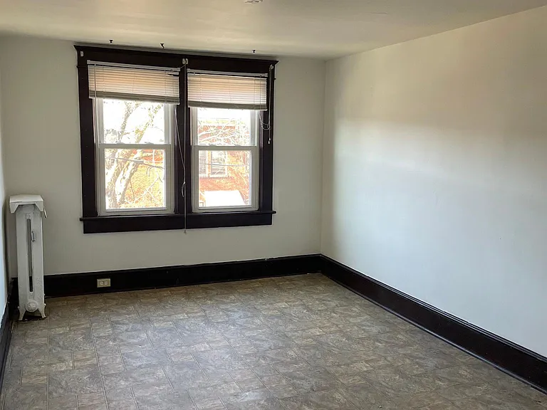 191 S Maple Ave — Photo 11