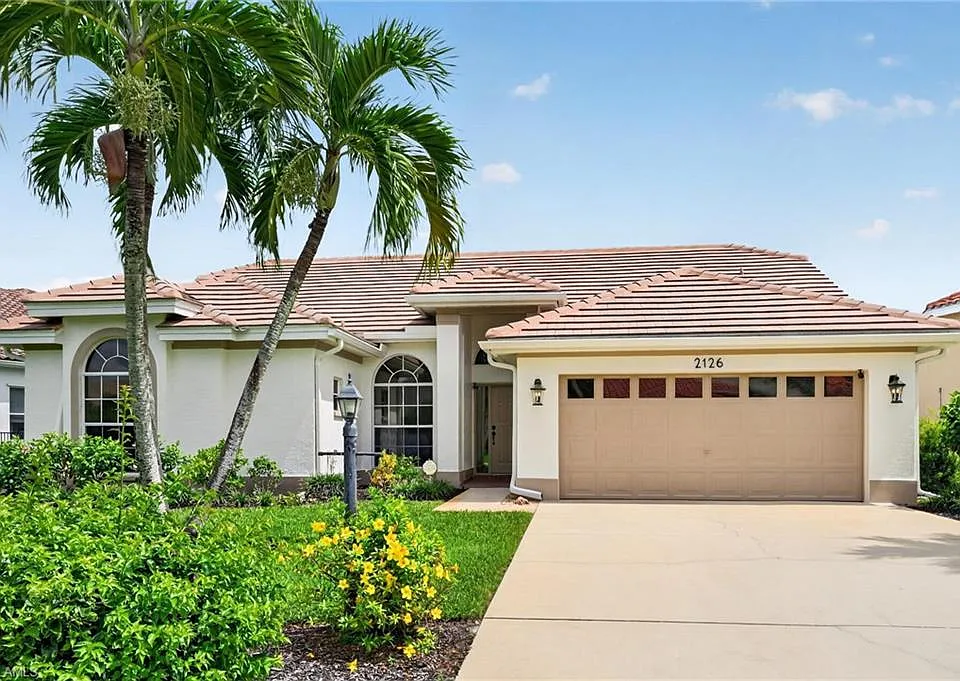 2126 E Crown Pointe Blvd