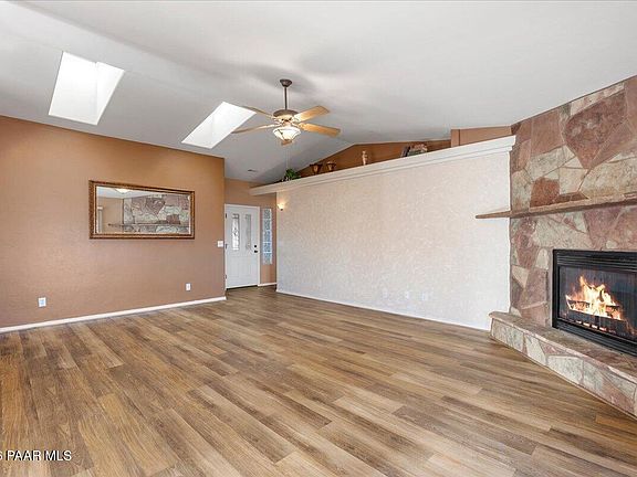 3rd image of 1925 N Coral Dr