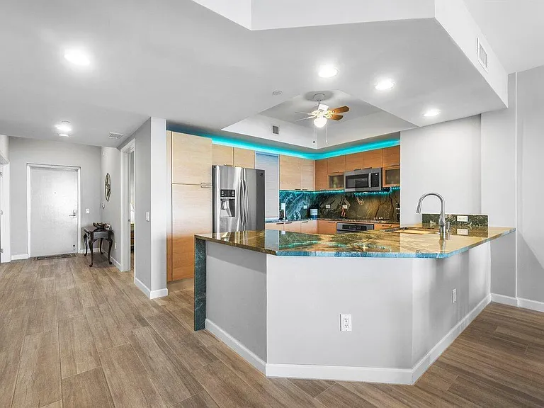 2640 Lake Shore Dr #711 — Photo 16