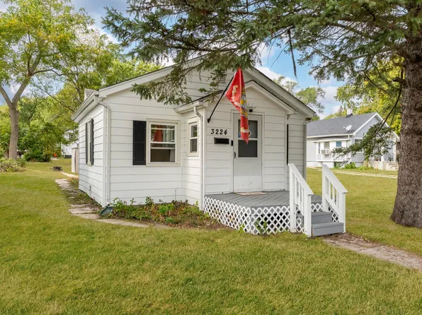 3224 Gilboa Ave, Zion, IL 60099