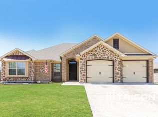 1302 Delaware Dr, Midlothian, TX 76065