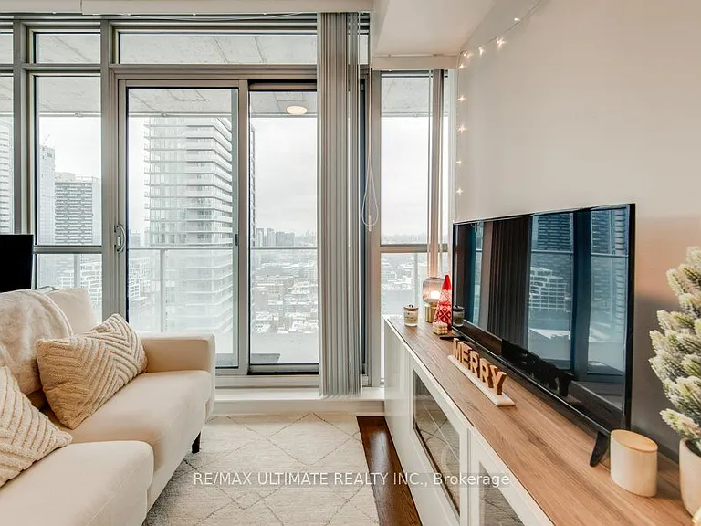 375 King St W #2710 — Photo 11