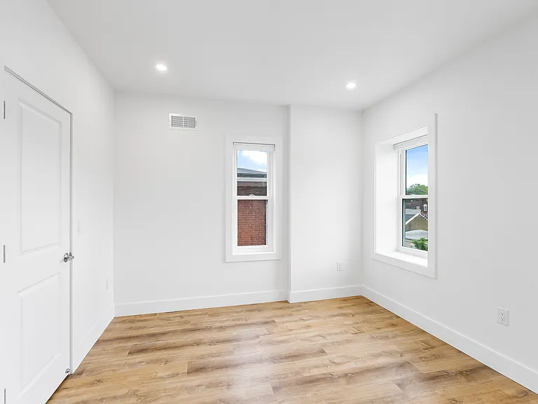 442 W Queen Ln #2 — Photo 28