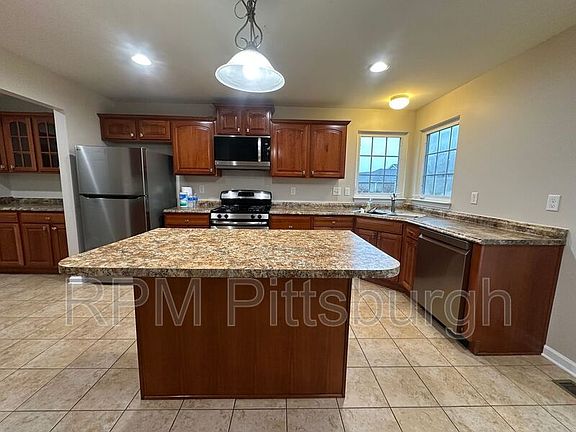 2nd image of 121 Kensington Dr